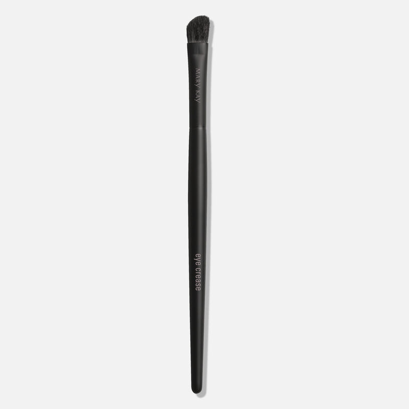 560109-UNL-GB-MKEssential-BrushSet-EyeCreaseBrush-DM_9664-Hi-Res-1.jpg